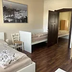 Monteur-pension W8 Apartman *