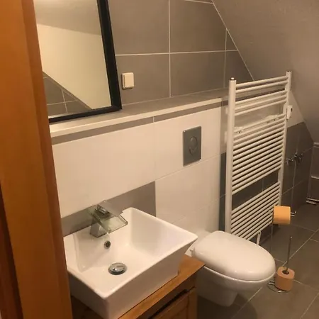 Monteur-pension W8 公寓 *